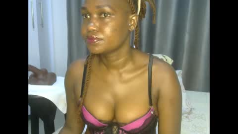 Snapshot of east_queen chatting on March 4, 4:06 am east_queen online show from March 4, 4:06 am