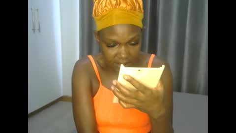 Snapshot of east_queen chatting on February 1, 7:15 am east_queen online show from February 1, 7:15 am