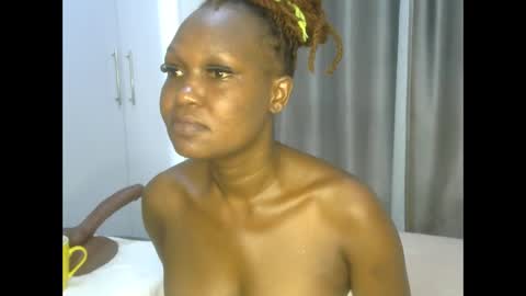 Snapshot of east_queen chatting on March 9, 8:29 am east_queen online show from March 9, 8:29 am