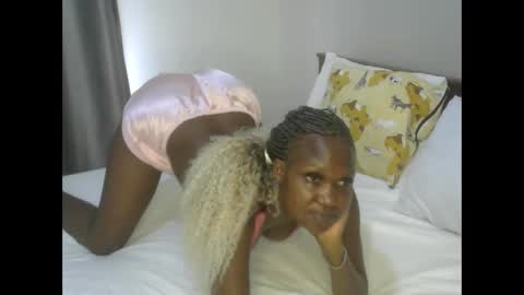 Snapshot of east_queen chatting on December 12, 8:47 am east_queen online show from December 12, 8:47 am