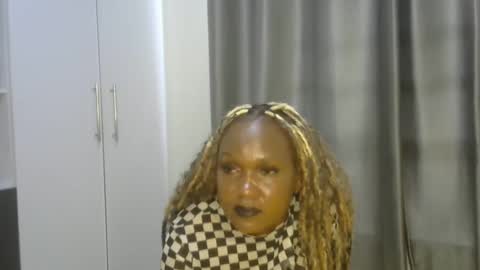 Snapshot of east_queen chatting on January 18, 1:51 pm east_queen online show from January 18, 1:51 pm