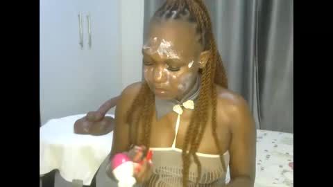 Snapshot of east_queen chatting on March 1, 4:00 pm east_queen online show from March 1, 4:00 pm
