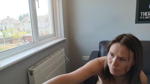Nadia Ferreira  online show from May 22, 10:57 am