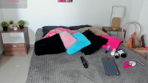 ebony_cute9 online show from April 9, 7:08 pm