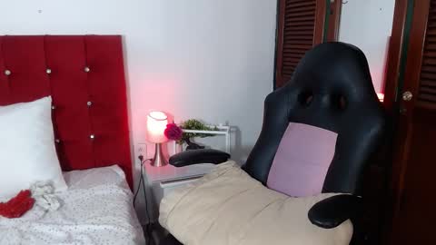 ebony_foxxx online show from March 21, 7:24 am