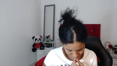ebony_foxxx online show from March 19, 7:02 am