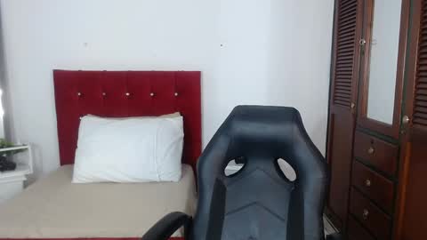 ebony_foxxx online show from March 31, 3:17 am