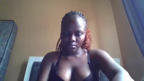 Snapshot of ebony_tasha chatting on March 9, 8:18 am tasha online show from March 9, 8:18 am
