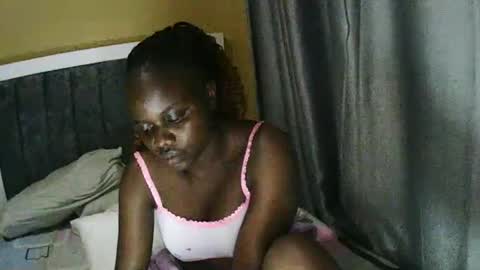 Snapshot of ebony_tasha chatting on March 6, 8:05 pm tasha online show from March 6, 8:05 pm