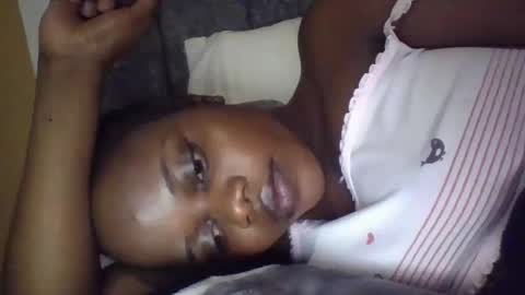 Snapshot of ebony_tasha chatting on September 12, 7:32 pm tasha online show from September 12, 7:32 pm