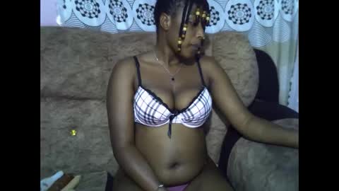 pretty online show from May 25, 9:25 pm