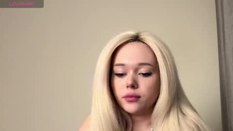 Mia online show from March 28, 7:13 pm