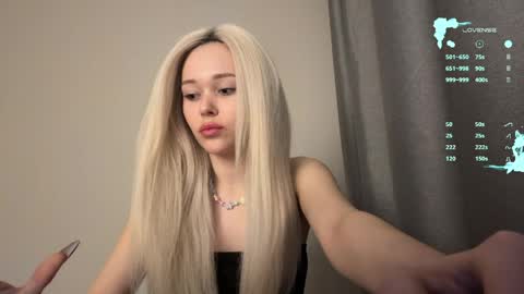 Mia online show from March 29, 7:24 pm