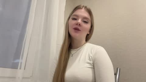 Mia online show from April 9, 12:32 pm