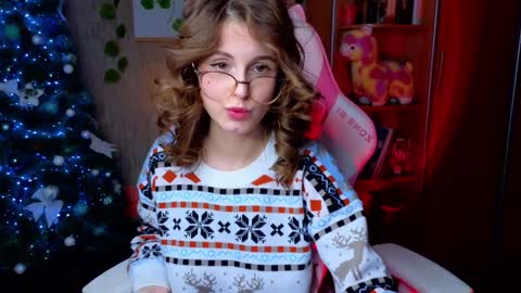 Snapshot of edelinemaher chatting on January 4, 3:39 pm Edeline online show from January 4, 3:39 pm