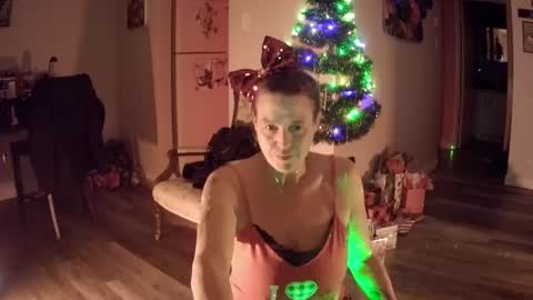 Snapshot of edgeofinsanity13 chatting on December 22, 11:41 pm Angel online show from December 22, 11:41 pm