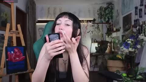 effiemeowley online show from May 31, 7:03 am