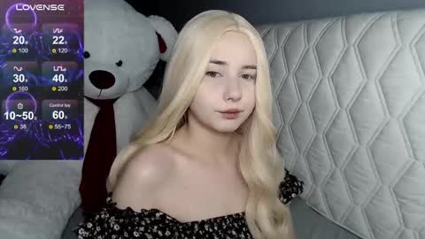 Effie White online show from May 27, 1:30 pm
