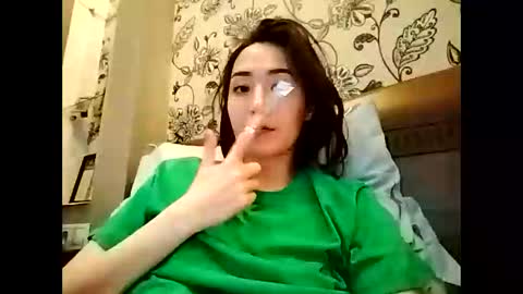 Effy online show from April 29, 5:04 pm