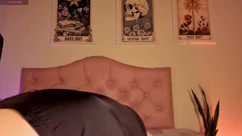 effy online show from March 14, 4:02 am