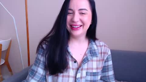 Snapshot of effy_m chatting on January 6, 9:52 am Effy online show from January 6, 9:52 am