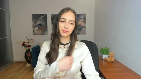 Effy Royse online show from May 14, 4:35 pm