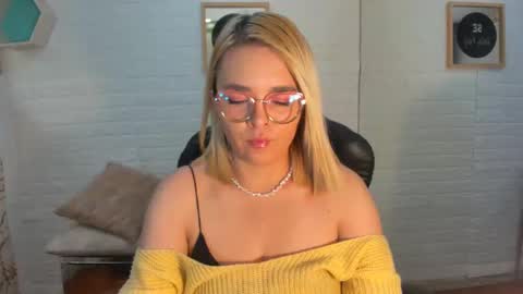 Eily online show from November 1, 5:28 pm