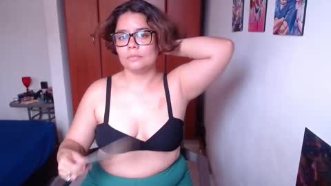 eimy_saenzz online show from November 24, 3:36 pm