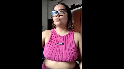eimy_saenzz online show from April 12, 5:27 pm