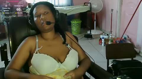 Eirondra Valeen online show from May 24, 3:22 pm