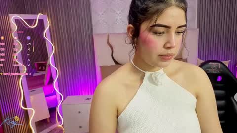 ela_tay1 online show from April 8, 8:11 pm