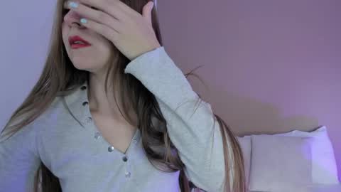 E L A I A online show from May 23, 11:41 am
