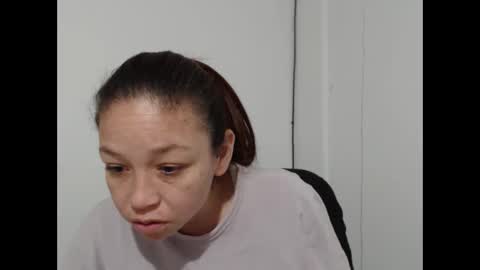 Snapshot of elaine_cooper_21 chatting on September 12, 12:22 am Eli online show from September 12, 12:22 am