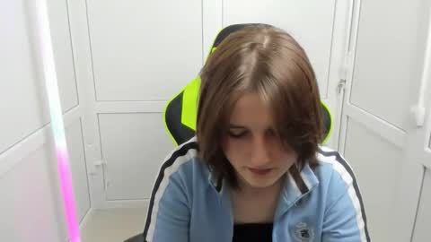 Evie online show from April 22, 6:54 am