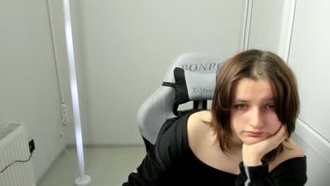 Evie online show from April 23, 7:05 am