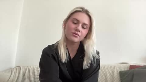 elaraluxxxe online show from September 17, 10:02 am