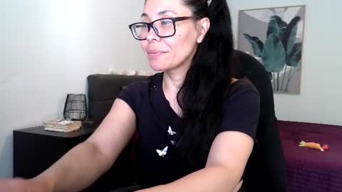elaramuse_ online show from July 25, 10:22 am