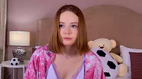 elaravance online show from June 25, 5:12 am