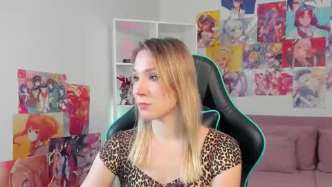 elaravoltage online show from March 18, 5:18 pm