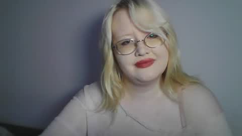 elayne_sweet online show from June 26, 6:25 am