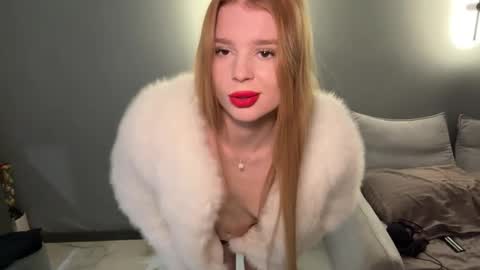 Elli online show from December 14, 8:14 pm