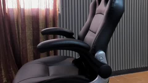 Snapshot of electraa_fox chatting on December 10, 11:32 am Electra online show from December 10, 11:32 am