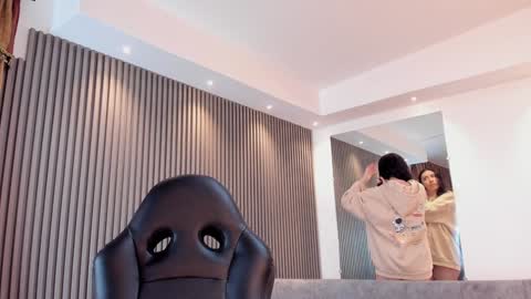 Snapshot of electraa_fox chatting on December 7, 11:40 am Electra online show from December 7, 11:40 am