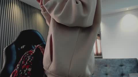 Snapshot of electraa_fox chatting on December 2, 11:55 am Electra online show from December 2, 11:55 am