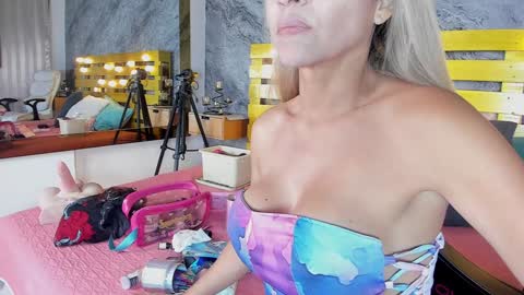 Elena online show from December 16, 7:00 pm
