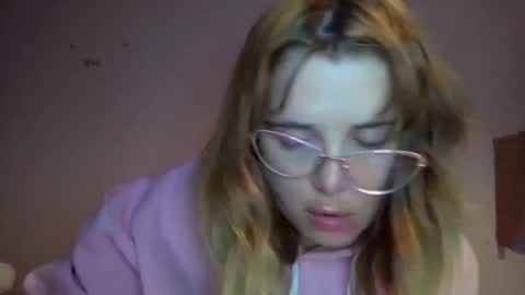 Elena online show from November 18, 4:30 pm