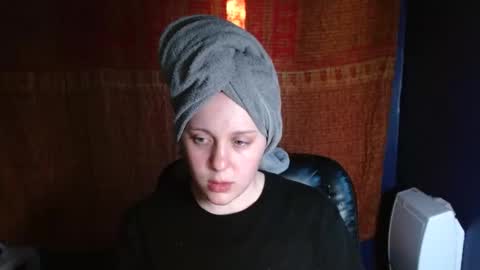 Snapshot of elenagilbert12 chatting on January 27, 12:43 am Goddess Elena online show from January 27, 12:43 am