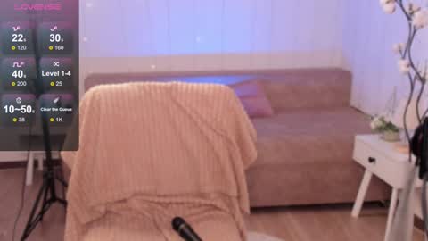 Snapshot of eli_llie chatting on December 7, 1:40 pm Eli online show from December 7, 1:40 pm