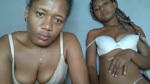 elia011 online show from January 25, 8:42 am