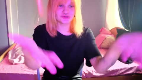 elieiza_xo online show from May 5, 9:23 am